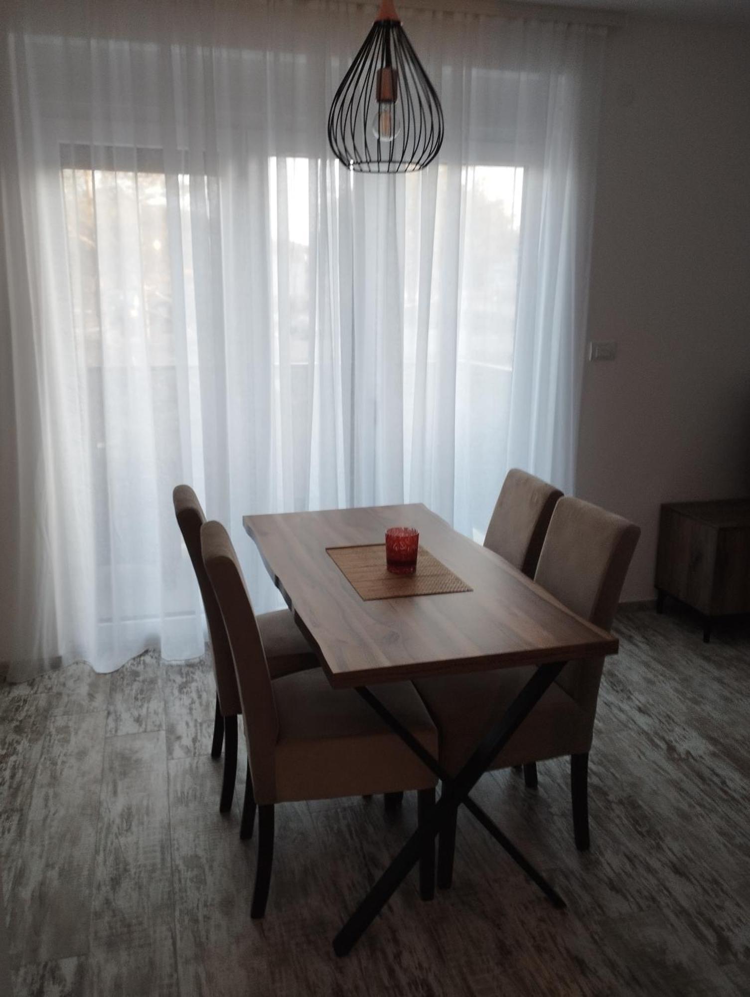 Leona D0 Apartment