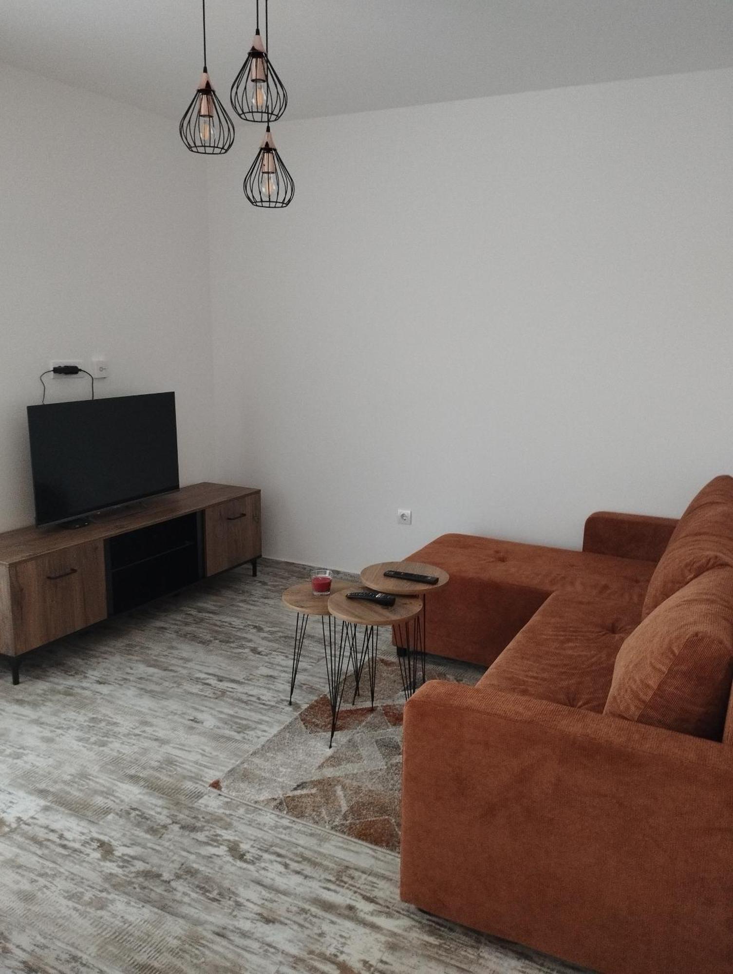 Leona D0 Apartment